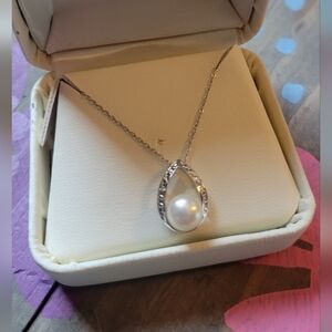 Elegant Silver Pearl Pendant Necklace